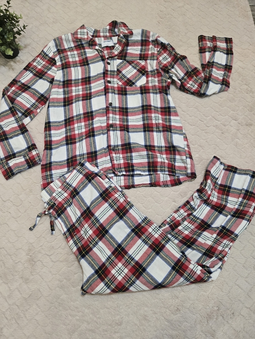 Old Navy White Stewart Tartan Flannel Top and Pants Pajamas, Size Large